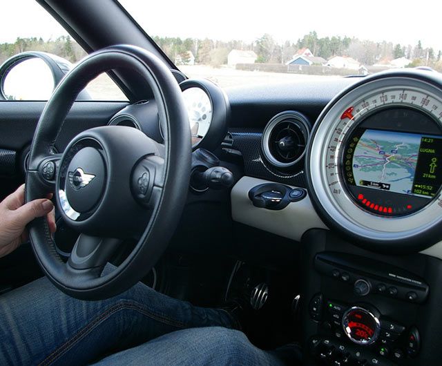 Autoescuela Monte persona al volante